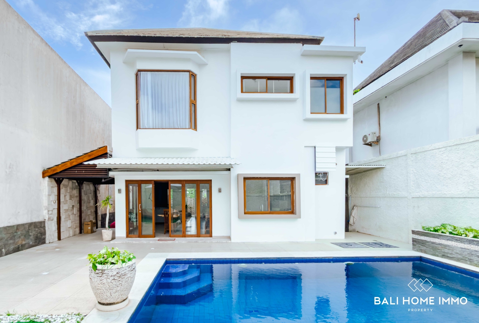 COZY 4 BEDROOMS VILLA FOR YEARLY RENTAL IN BALI - PECATU