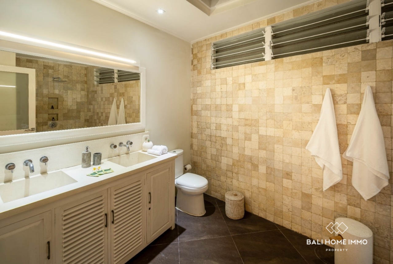 Cozy 4 Bedrooms Villa Walking Distance to Seminyak Beach — image 12