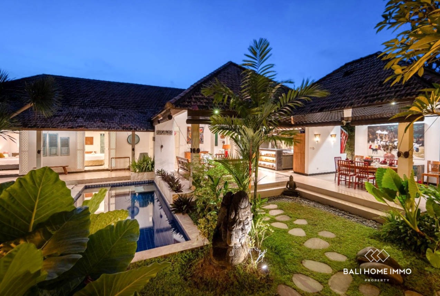 Cozy 4 Bedrooms Villa Walking Distance to Seminyak Beach