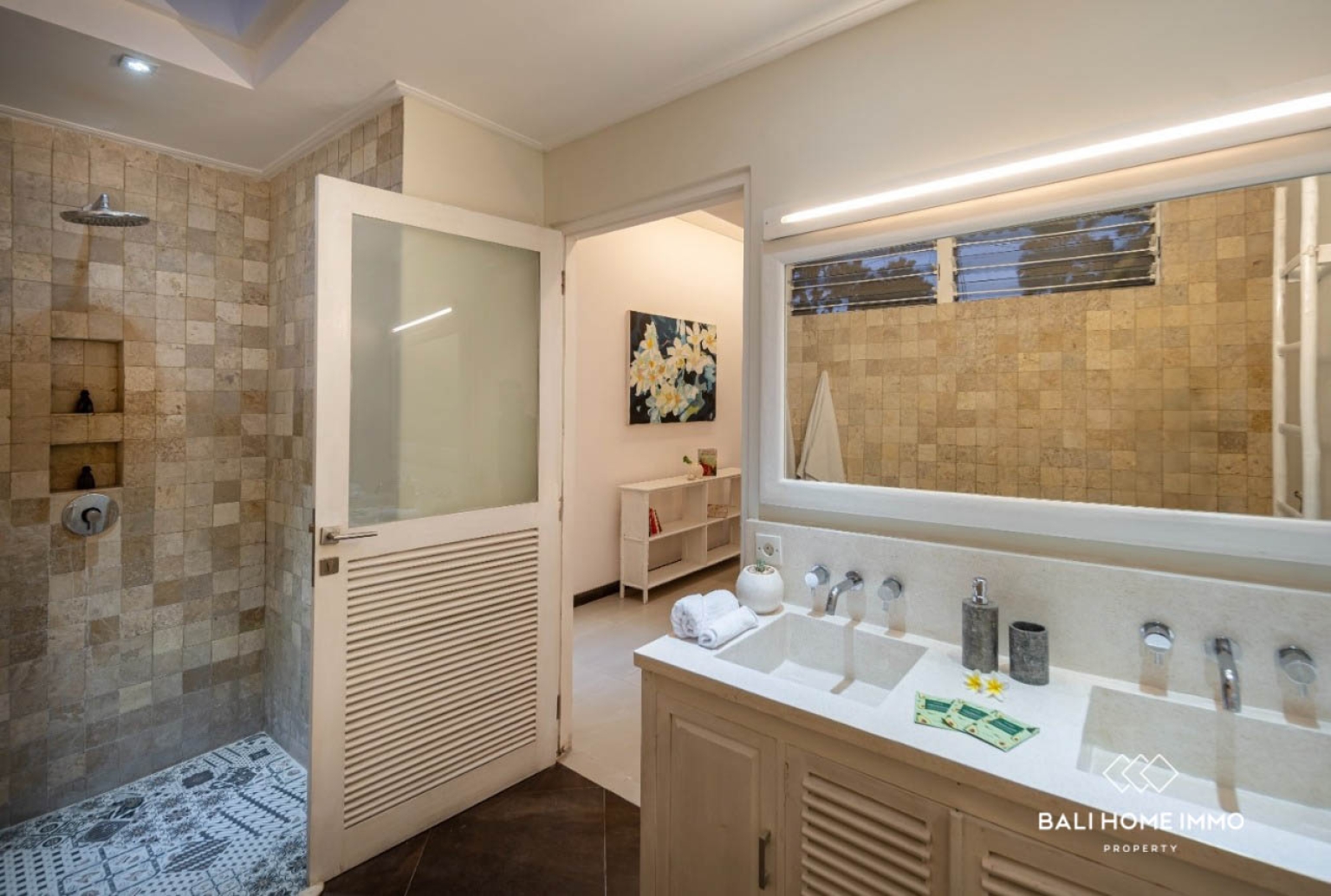 Cozy 4 Bedrooms Villa Walking Distance to Seminyak Beach — image 11