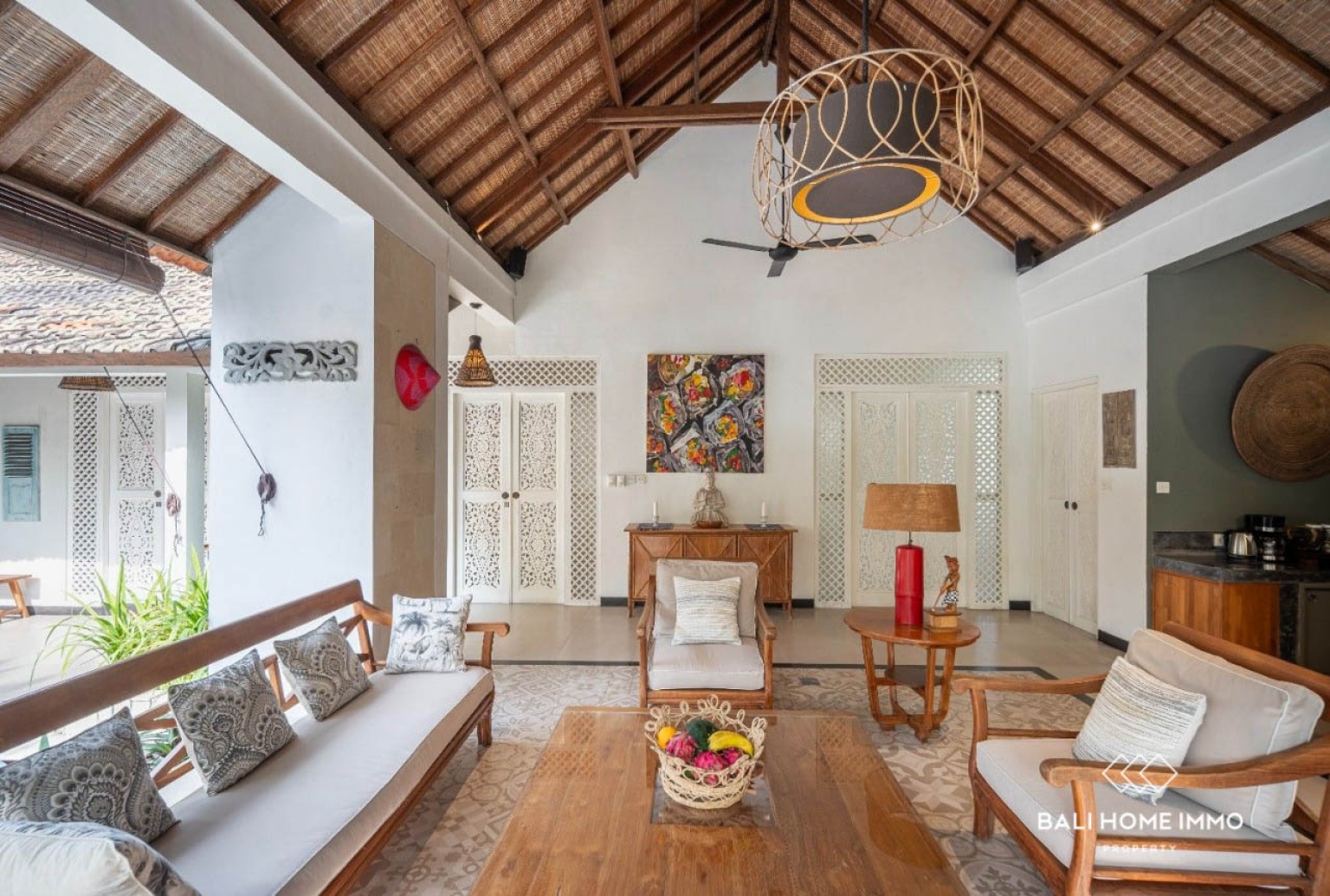 Cozy 4 Bedrooms Villa Walking Distance to Seminyak Beach — image 2