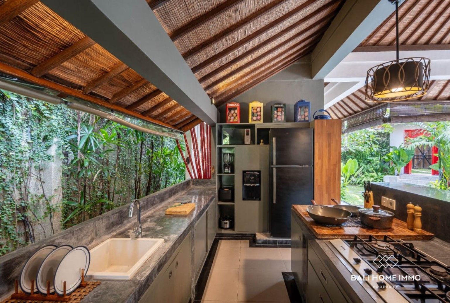 Cozy 4 Bedrooms Villa Walking Distance to Seminyak Beach — image 5