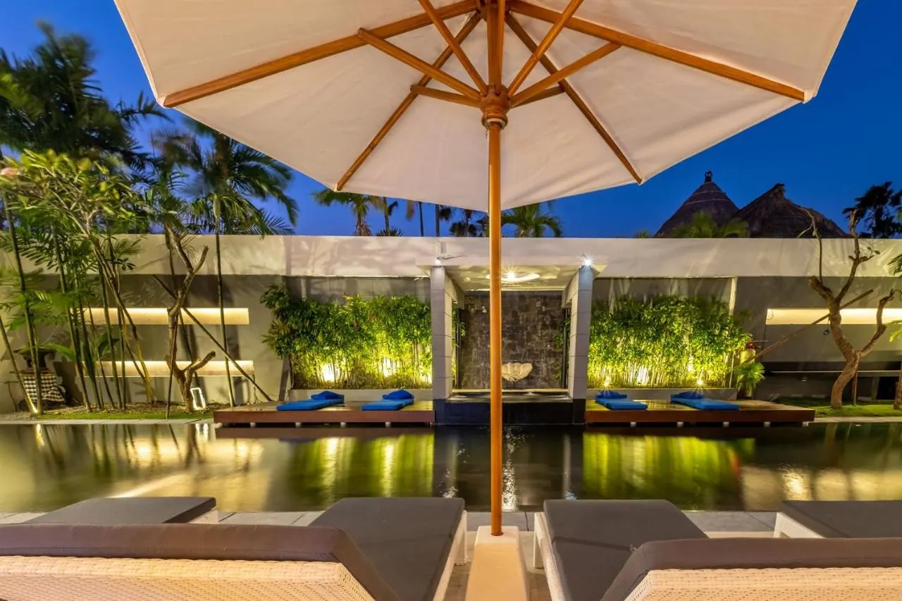 5 BR Walk-to-Beach Modern Villa Seminyak — 5BR Villa Rental in Seminyak — image 10