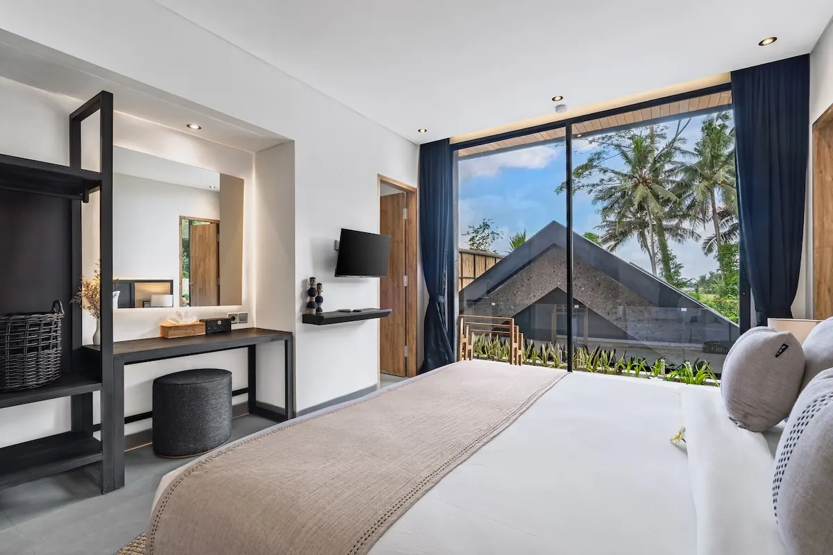 9 BR Jungle Tropical-Modern Estate Ubud — 9BR Estate Rental in Ubud — image 11