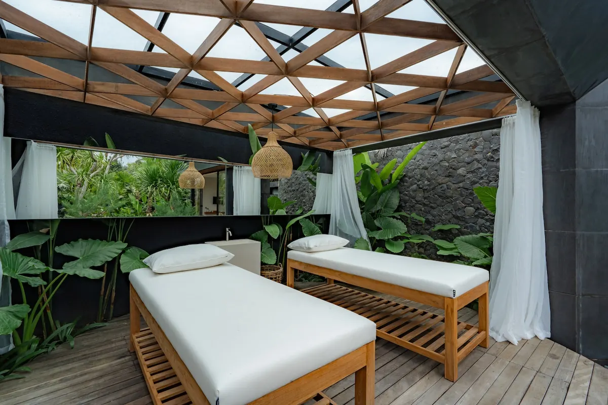 5 BR Tropical-Modern Glass Villa Ubud — 5BR Villa Rental in Ubud — image 15
