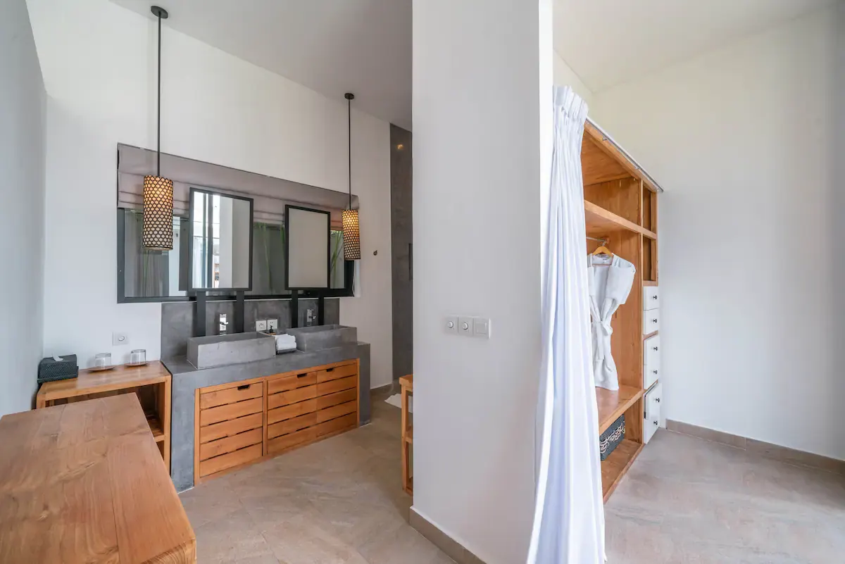 4 BR Walk-to-Beach Modern Villa Canggu — 4BR Villa Rental in Canggu — image 17