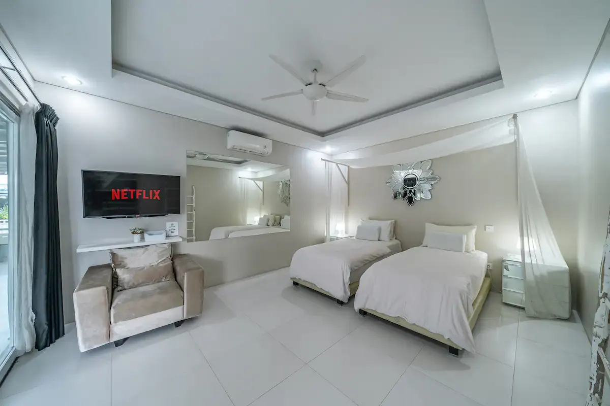 5 BR Walk-to-Beach Family Villa Canggu — 5BR Villa Rental in Canggu — image 10
