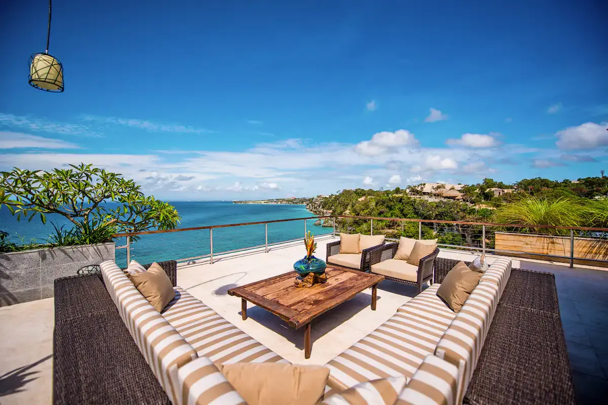 4 BR Clifftop Surfside Villa Uluwatu — 4BR Villa Rental in Uluwatu — image 5