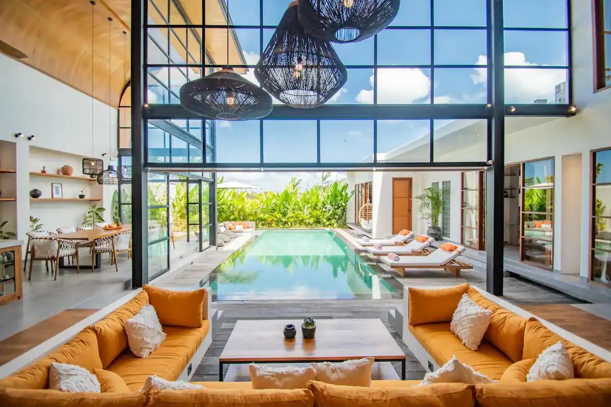 4 BR Walk-to-Beach Family Villa Canggu — 4BR Villa Rental in Canggu — image 12