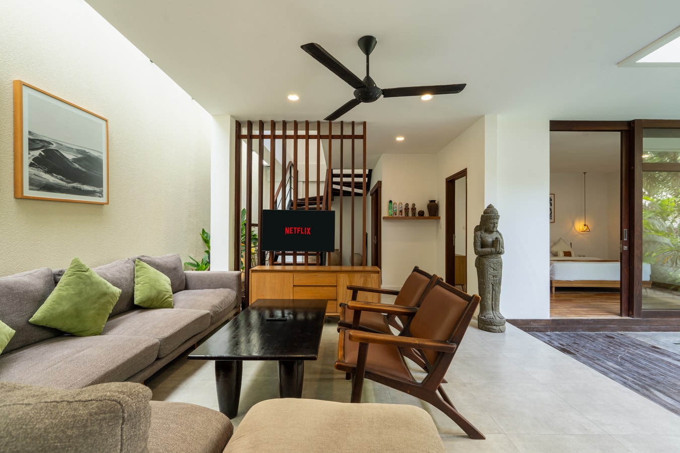 Modern 4BR Berawa Villa | Pool, Near Beach & Finns in Canggu, Bali — image 17