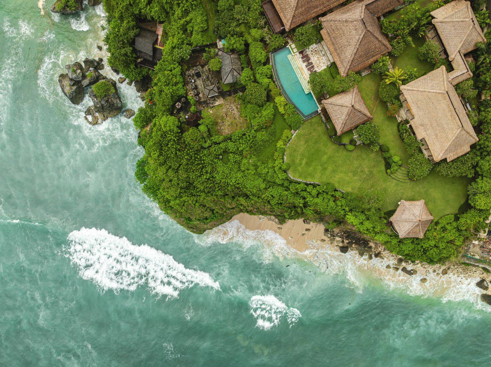 5 Bedroom on the cliff, overlooking the ocean