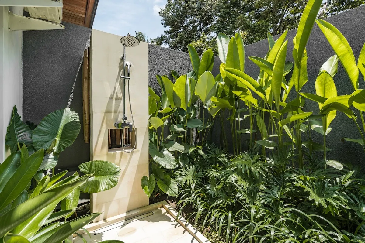 6 BR Tropical Garden Courtyard Retreat Ubud — 6BR Villa Rental in Ubud — image 10