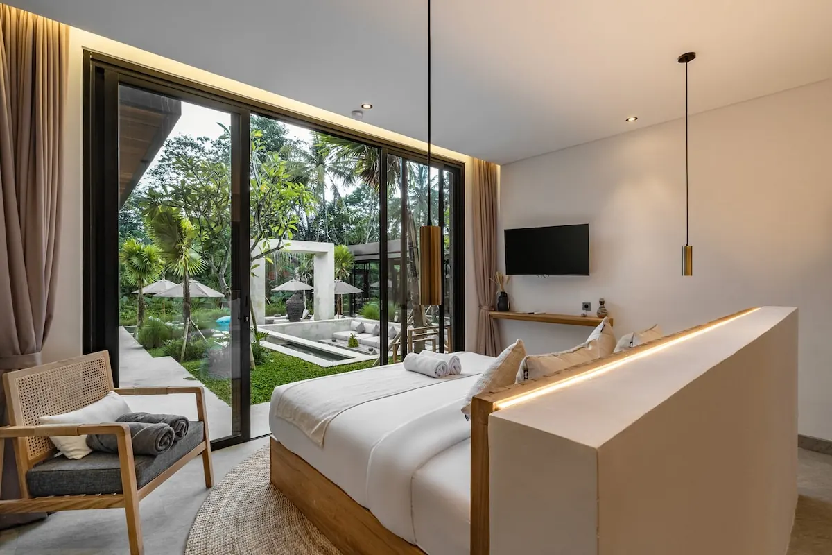 6 BR Tropical-Modern Courtyard Villa Ubud — 6BR Villa Rental in Ubud — image 6