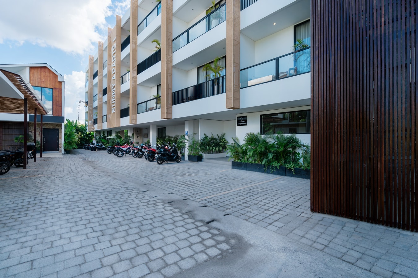 SB 203 - 1BR Pool Suite, Near Batu Belig Beach - Canggu, Bali — image 11