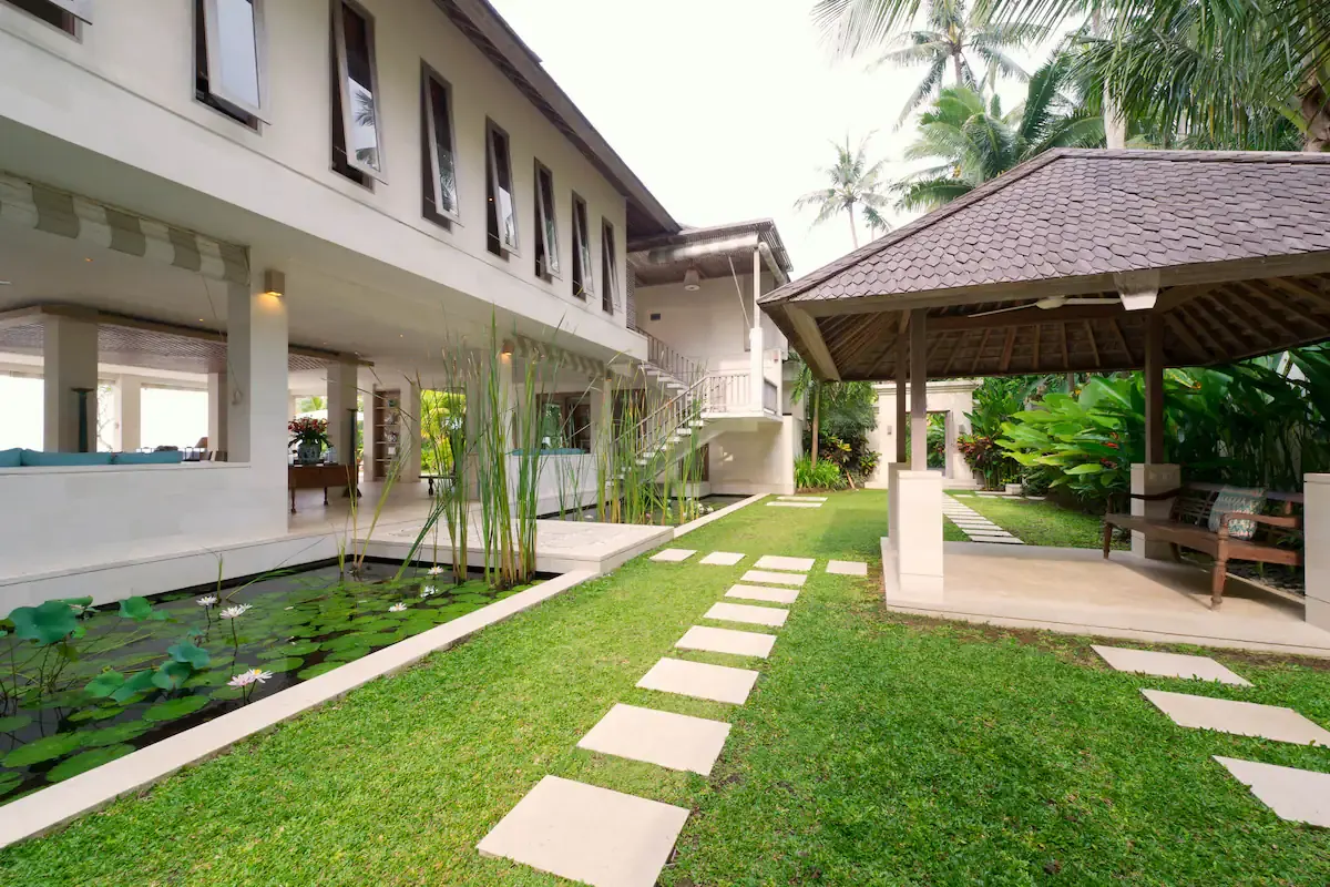 Siri Mendira - Villa Angsoka — 6BR Villa Rental in Candidasa — image 4