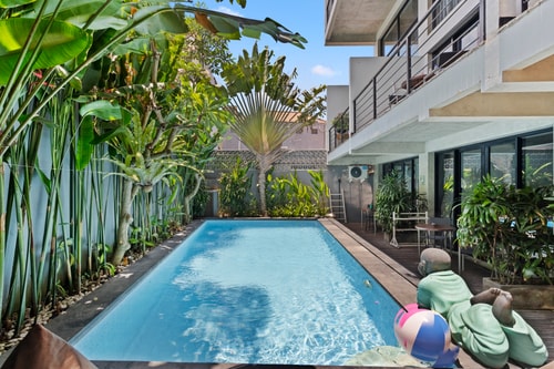 Chic Industrial Loft 1BR in Seminyak | Balcony & Swimming Pool - Seminyak, Bali — image 9