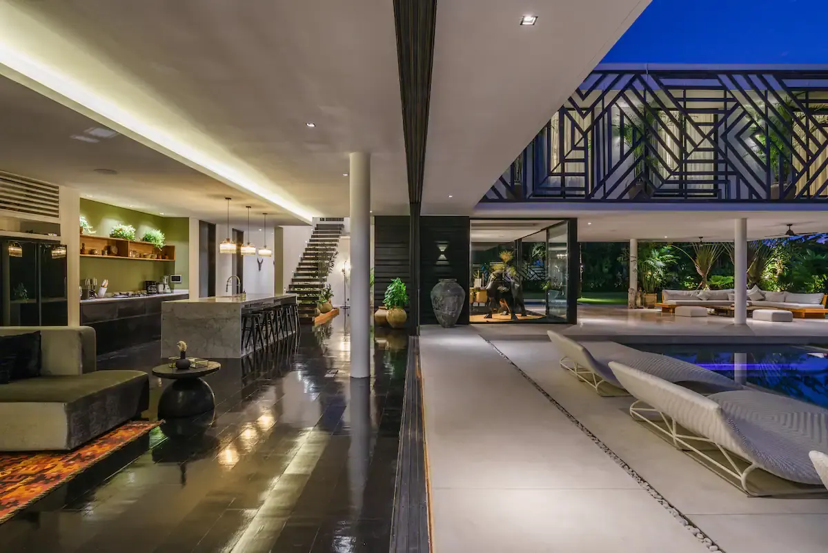 6 BR Bohemian Walk-to-Beach Villa Seminyak — 6BR Villa Rental in Seminyak — image 10