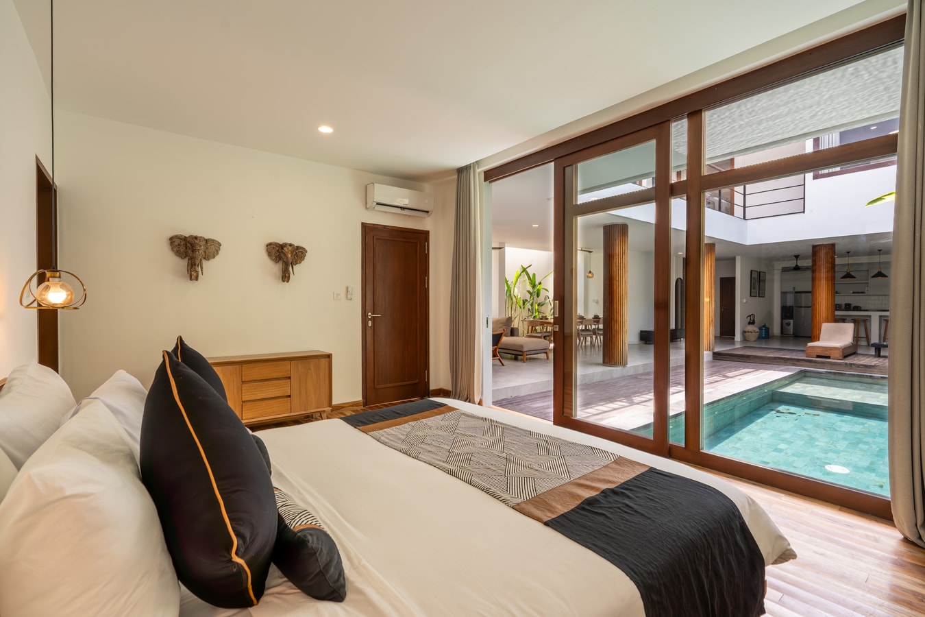 Elegant 4BR Berawa Villa | Pool, Near Beaches in Canggu, Bali — image 7