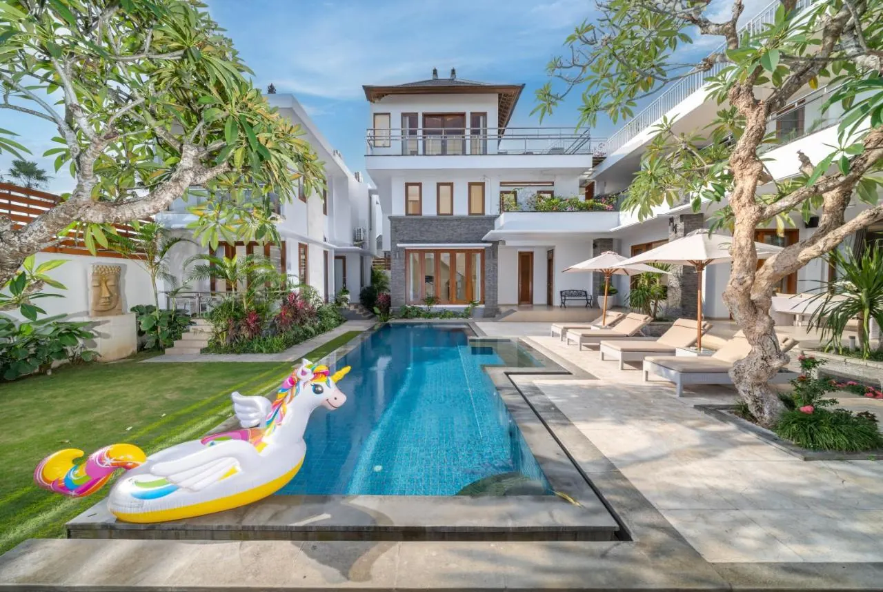 7 BR Tropical Garden Pavilion Villa Canggu — 7BR Villa Rental in Canggu