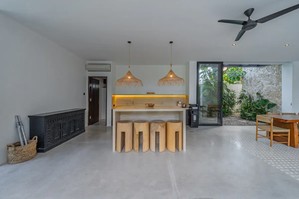 4 BR Contemporary Pool Retreat Canggu — 4BR Villa Rental in Pererenan — image 12
