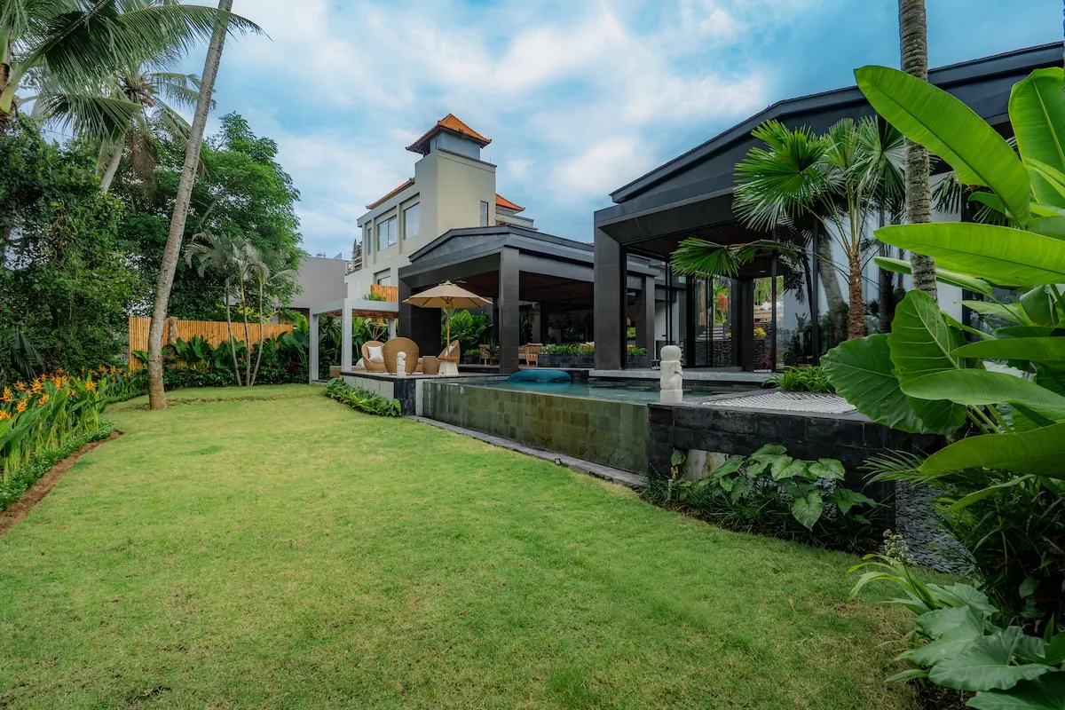 5 BR Rice-Field Infinity-Pool Villa Ubud — 5BR Villa Rental in Ubud — image 8