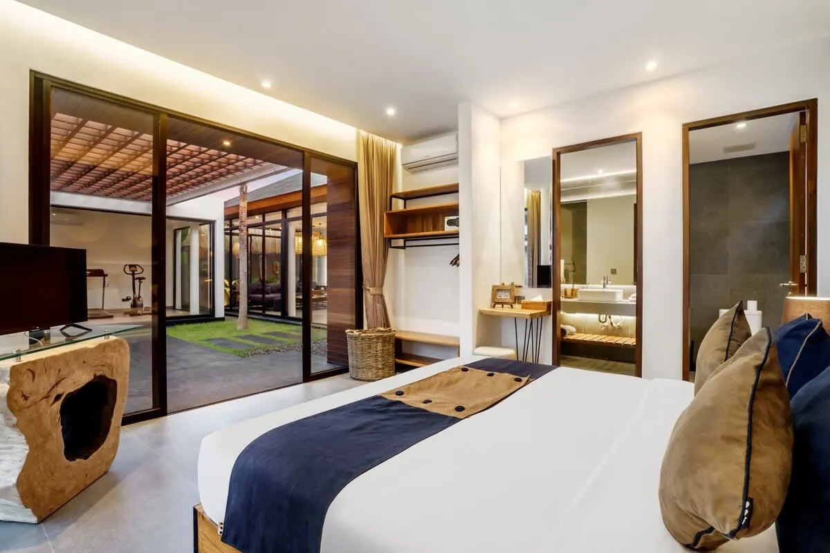 5 BR Tropical-Modern Courtyard Villa Ubud — 5BR Villa Rental in Ubud — image 9