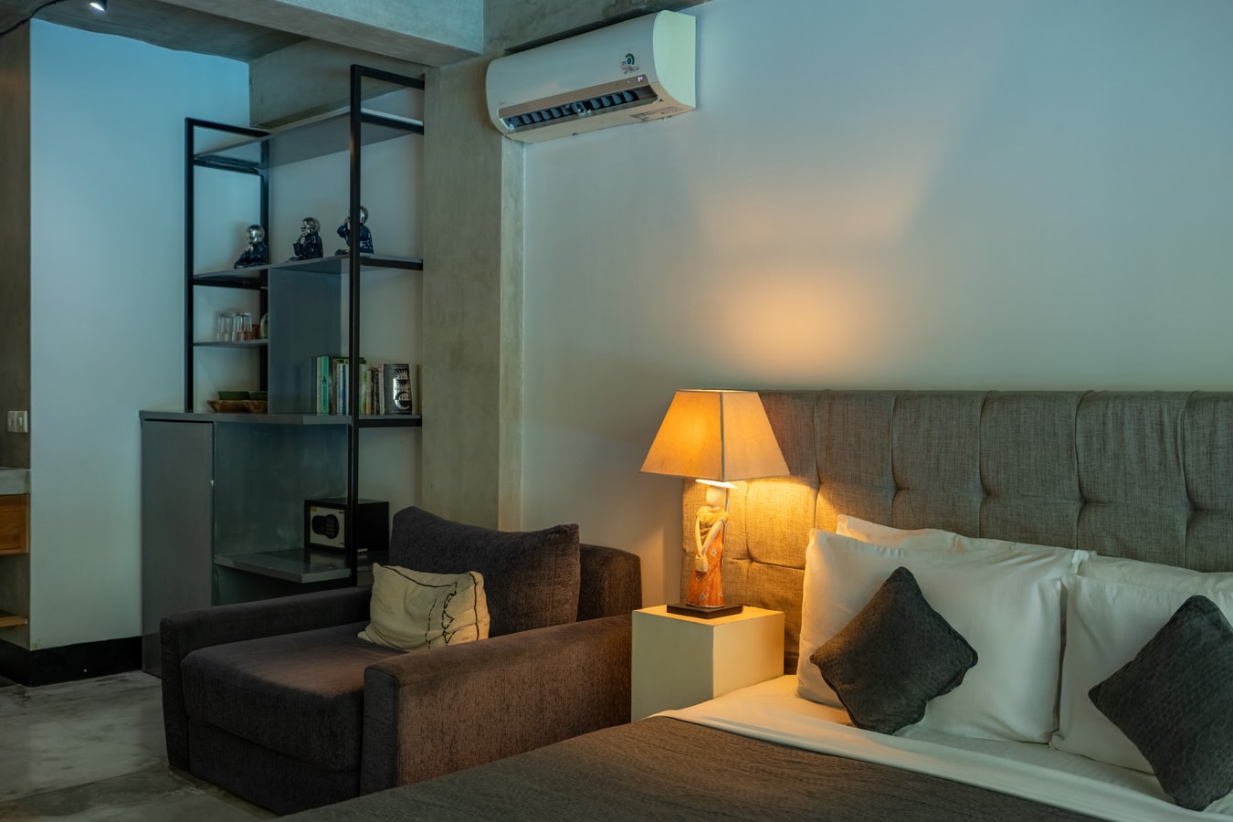 Seminyak Suite 1BR - Swimming Pool, Near Beach, Shops & Cafes - Seminyak, Bali — image 17