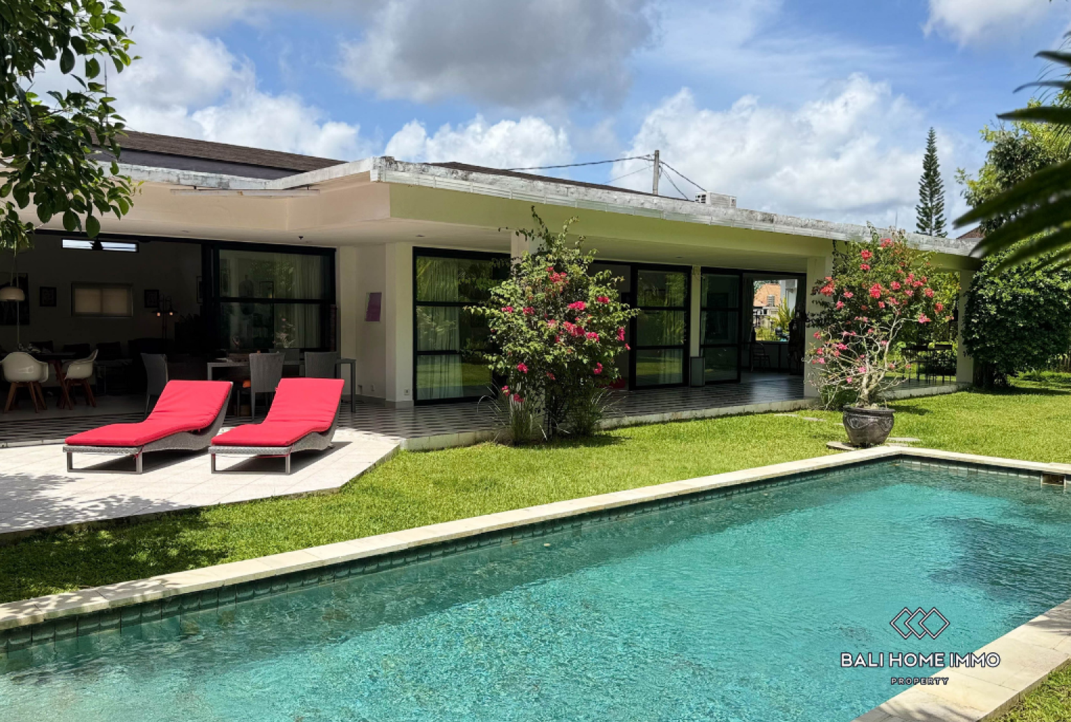 Elegant 2-Bedroom Villa with Massive Tropical Garden for rental in Ubud