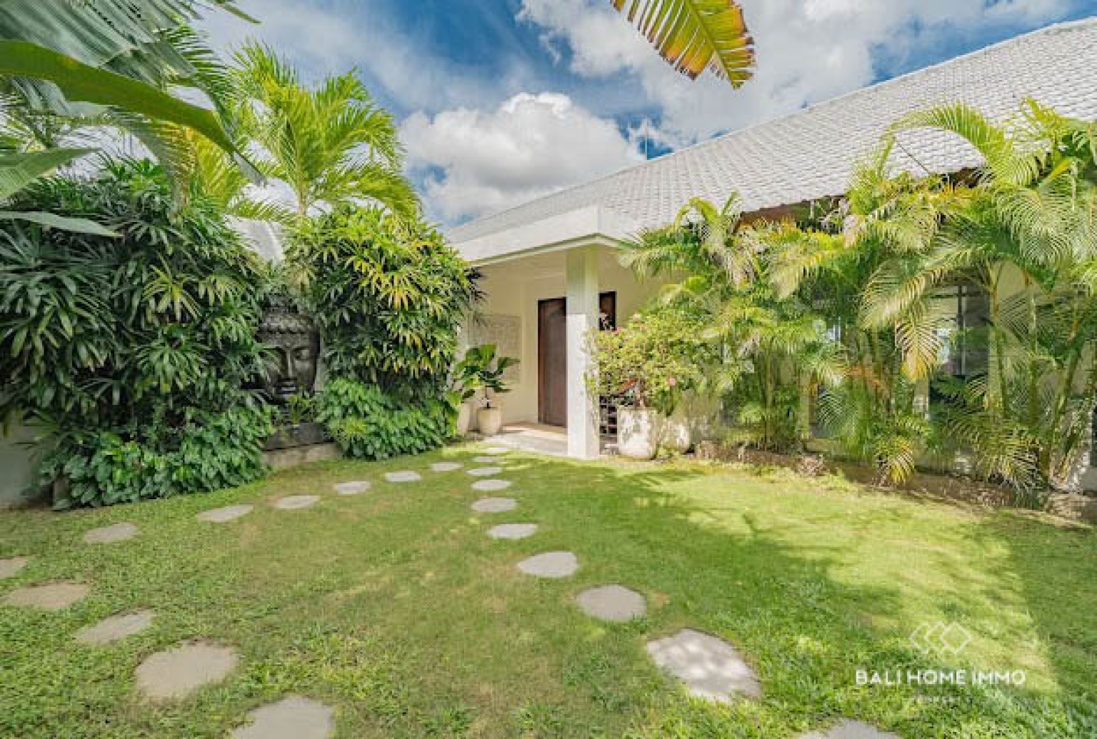 Elegant 5-Bedroom Villa with Panoramic Rice Field in Seseh — image 19
