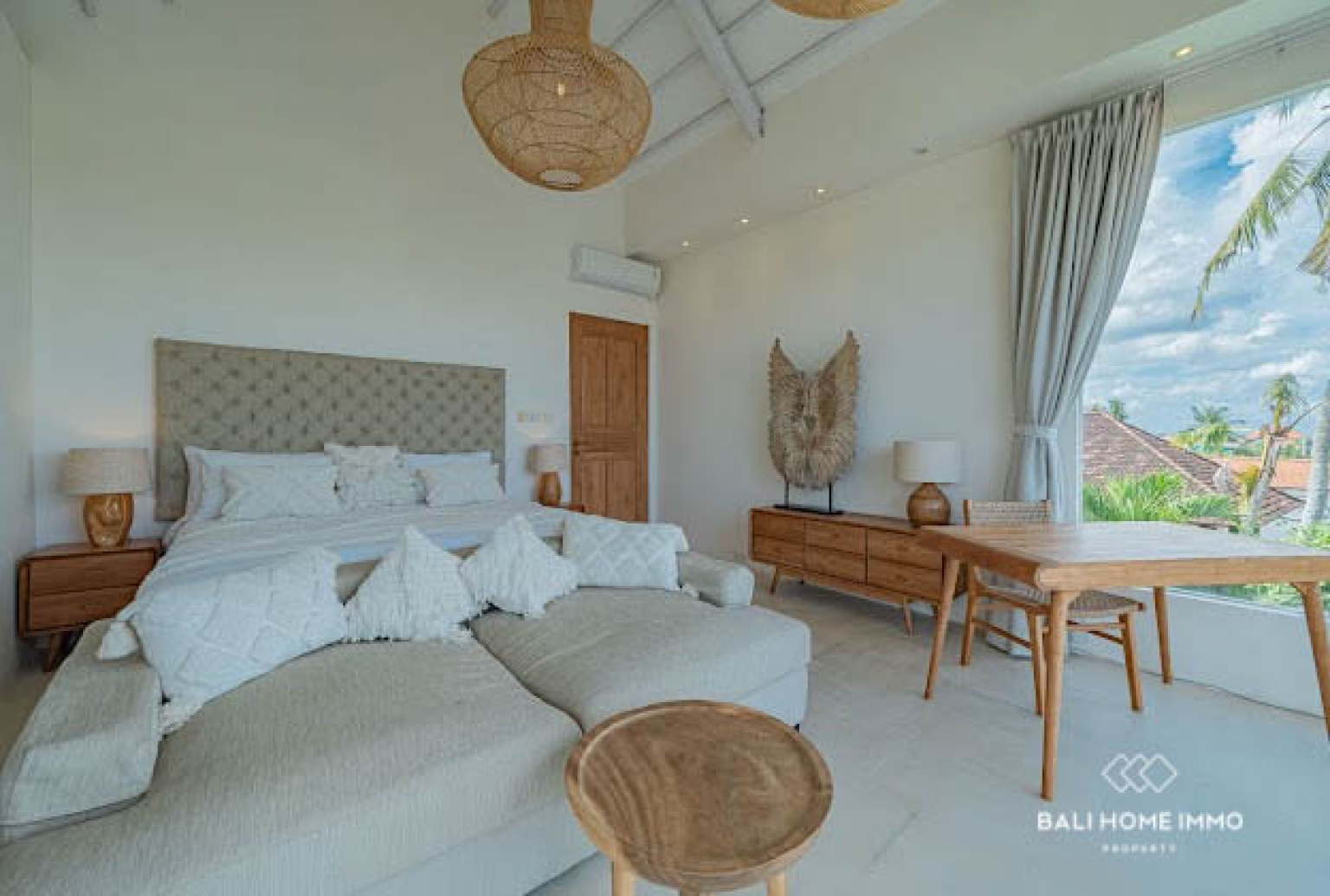 Elegant 5-Bedroom Villa with Panoramic Rice Field in Seseh — image 6