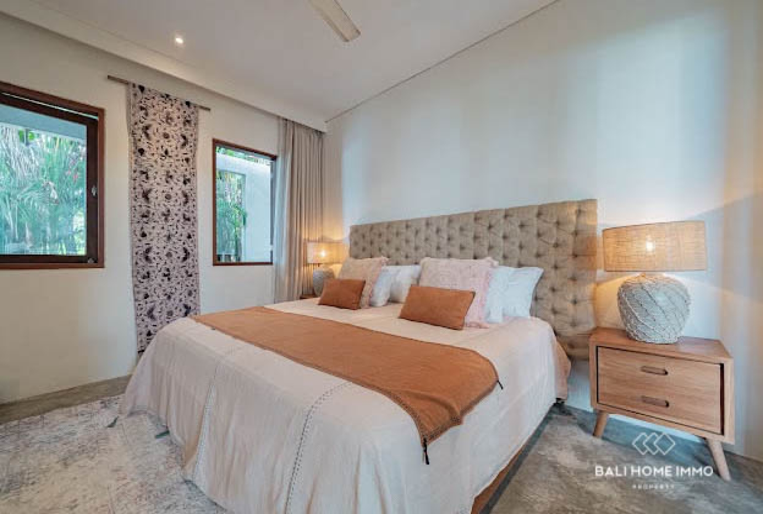 Elegant 5-Bedroom Villa with Panoramic Rice Field in Seseh — image 7