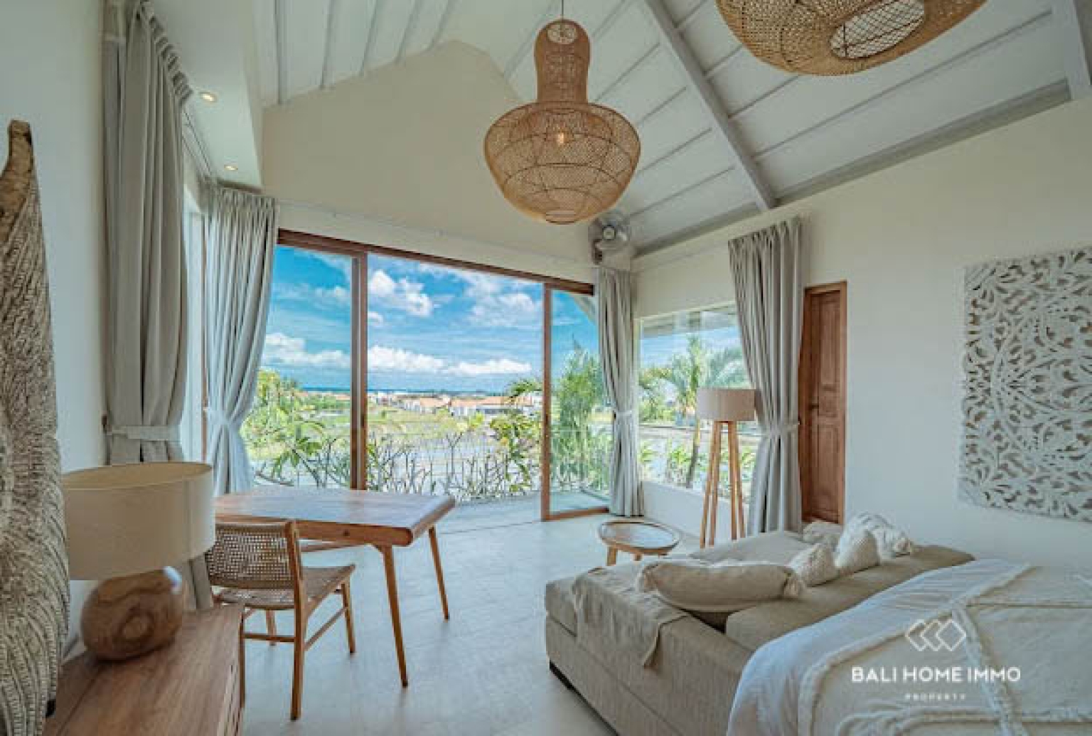 Elegant 5-Bedroom Villa with Panoramic Rice Field in Seseh — image 5