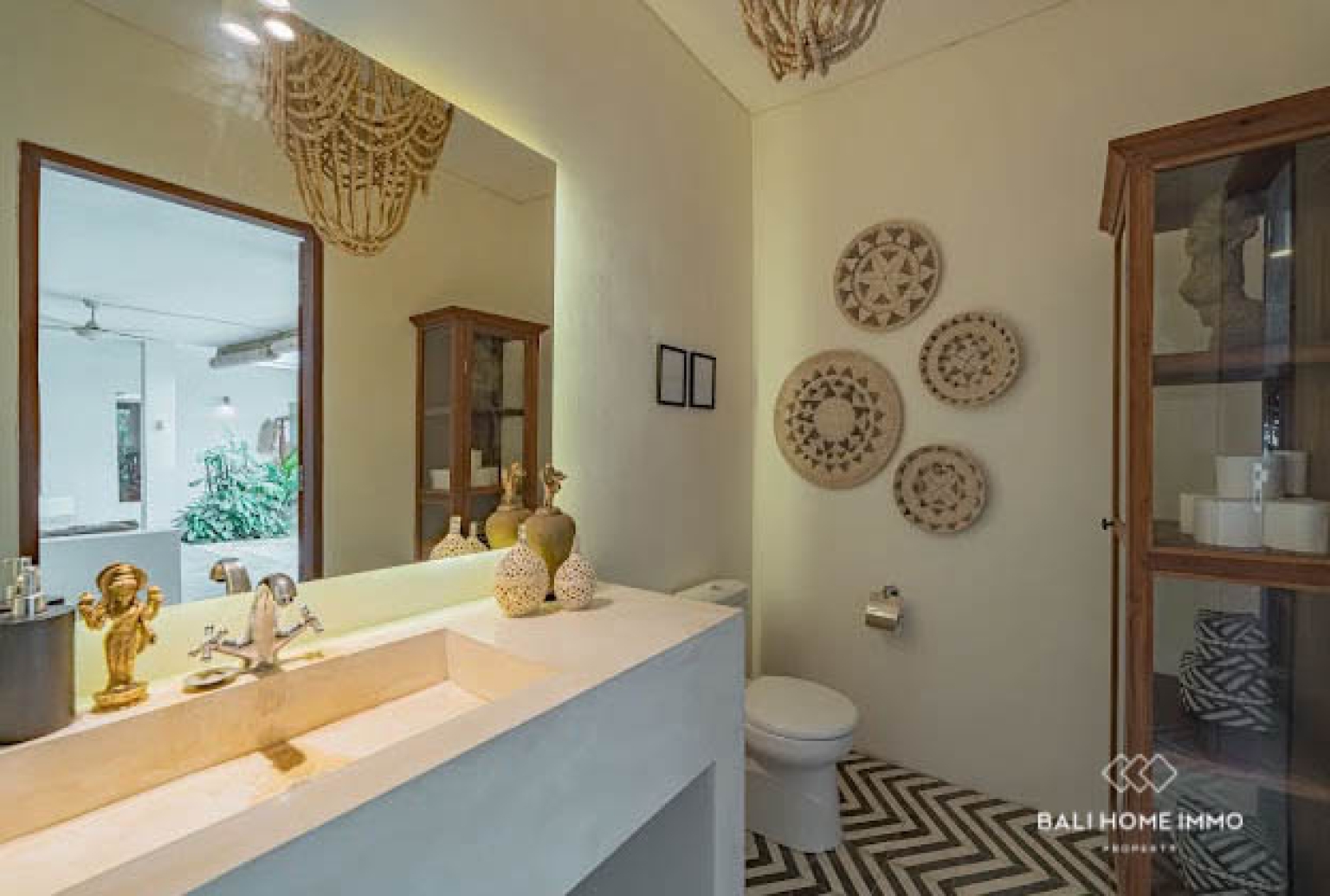 Elegant 5-Bedroom Villa with Panoramic Rice Field in Seseh — image 14