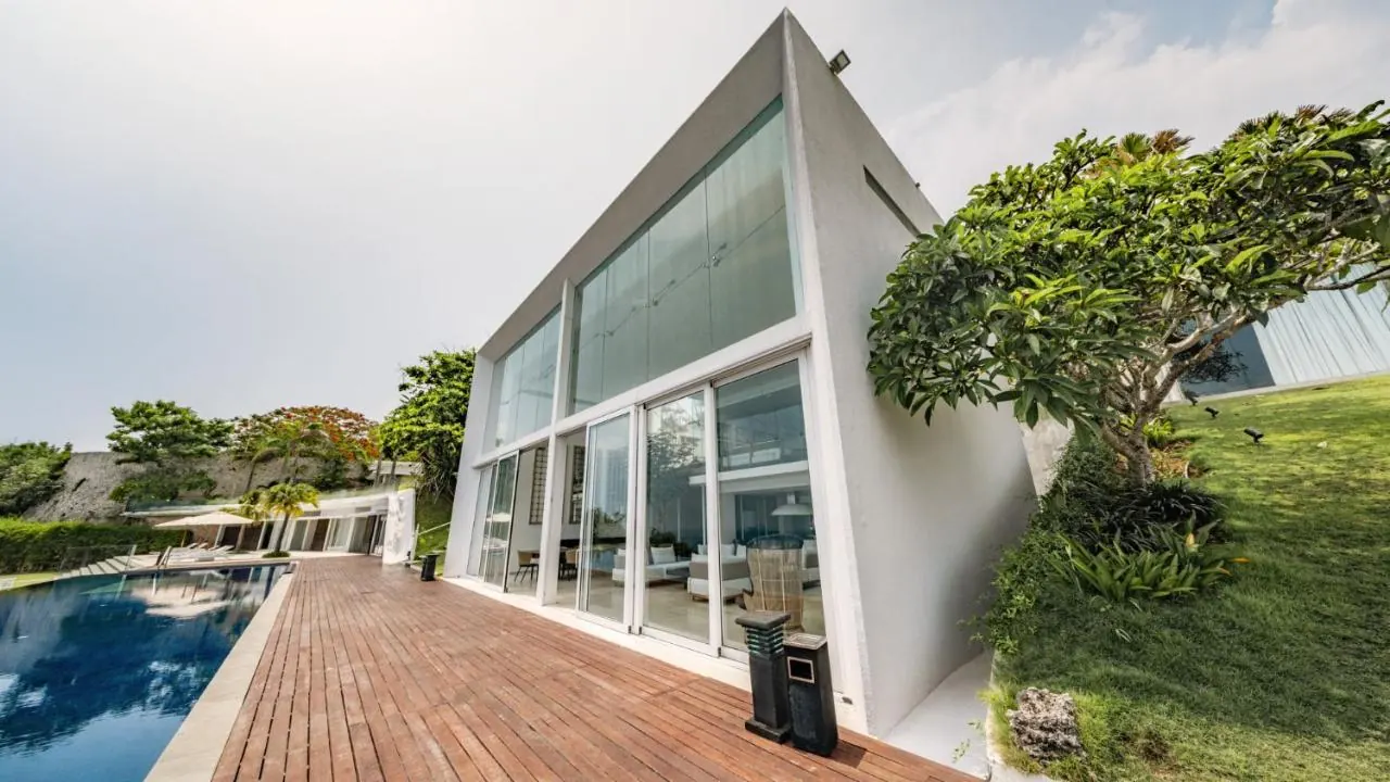 6 BR Sea-View Infinity-Pool Villa Uluwatu — 6BR Villa Rental in Uluwatu — image 4