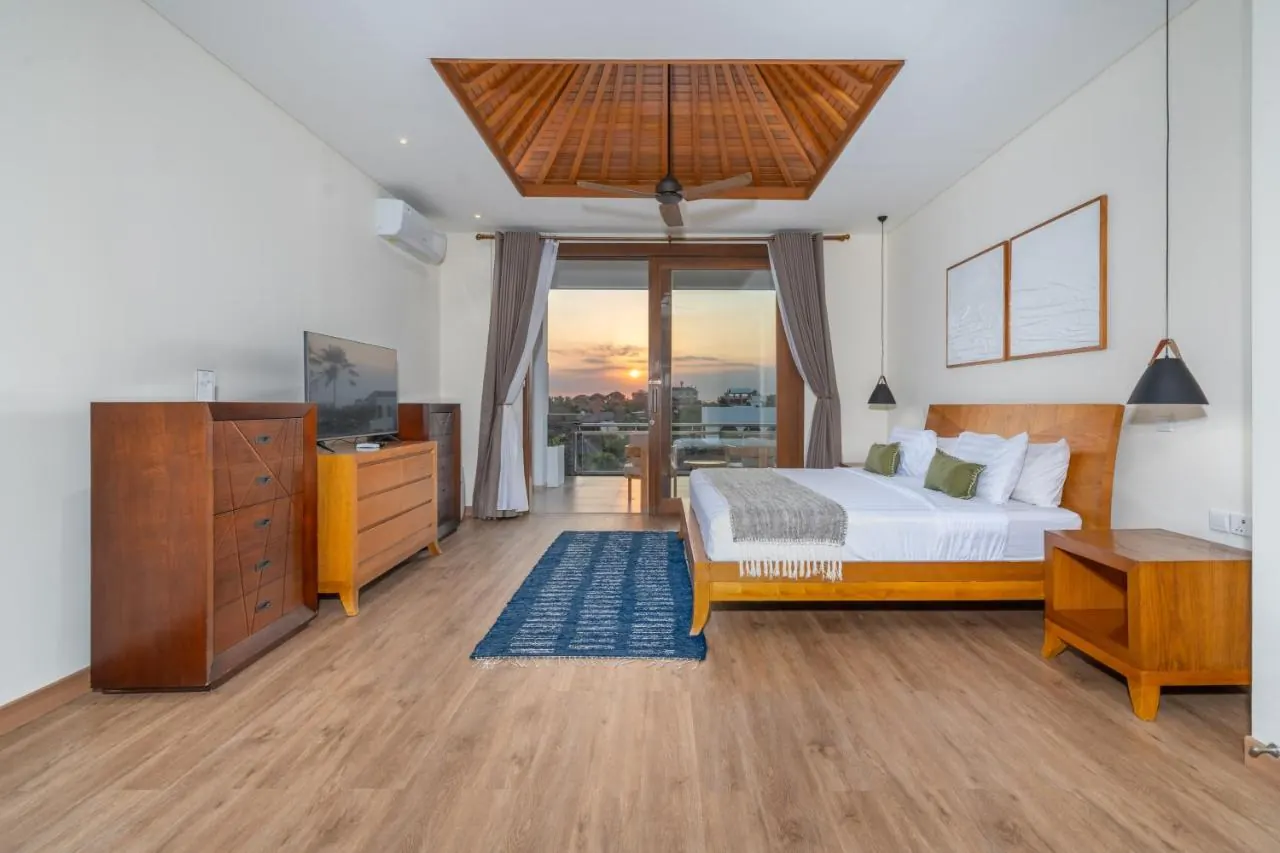 7 BR Tropical Garden Pavilion Villa Canggu — 7BR Villa Rental in Canggu — image 10