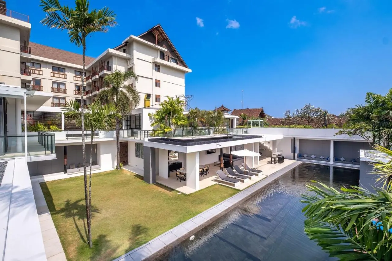 5 BR Walk-to-Beach Modern Villa Seminyak — 5BR Villa Rental in Seminyak