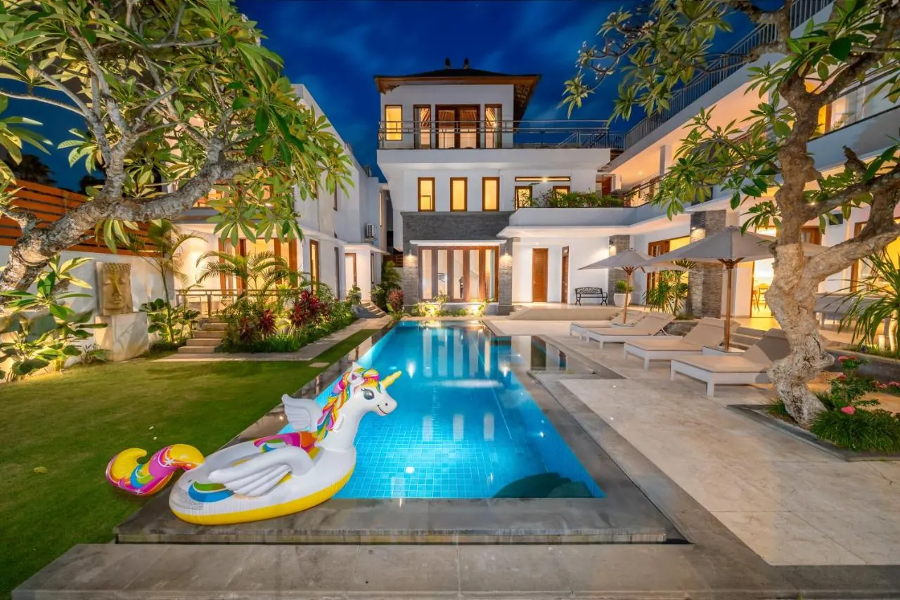 7 BR Tropical Garden Pavilion Villa Canggu — 7BR Villa Rental in Canggu — image 2