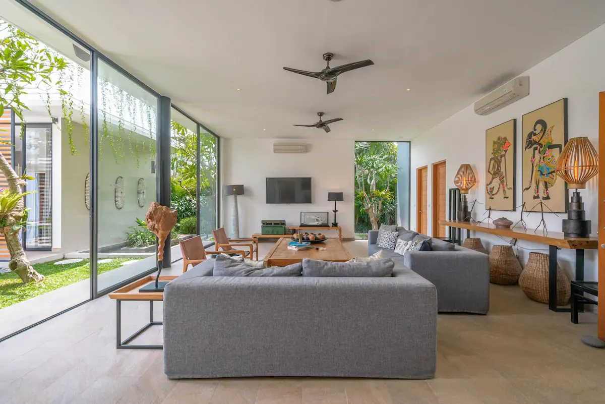4 BR Walk-to-Beach Modern Villa Canggu — 4BR Villa Rental in Canggu — image 13