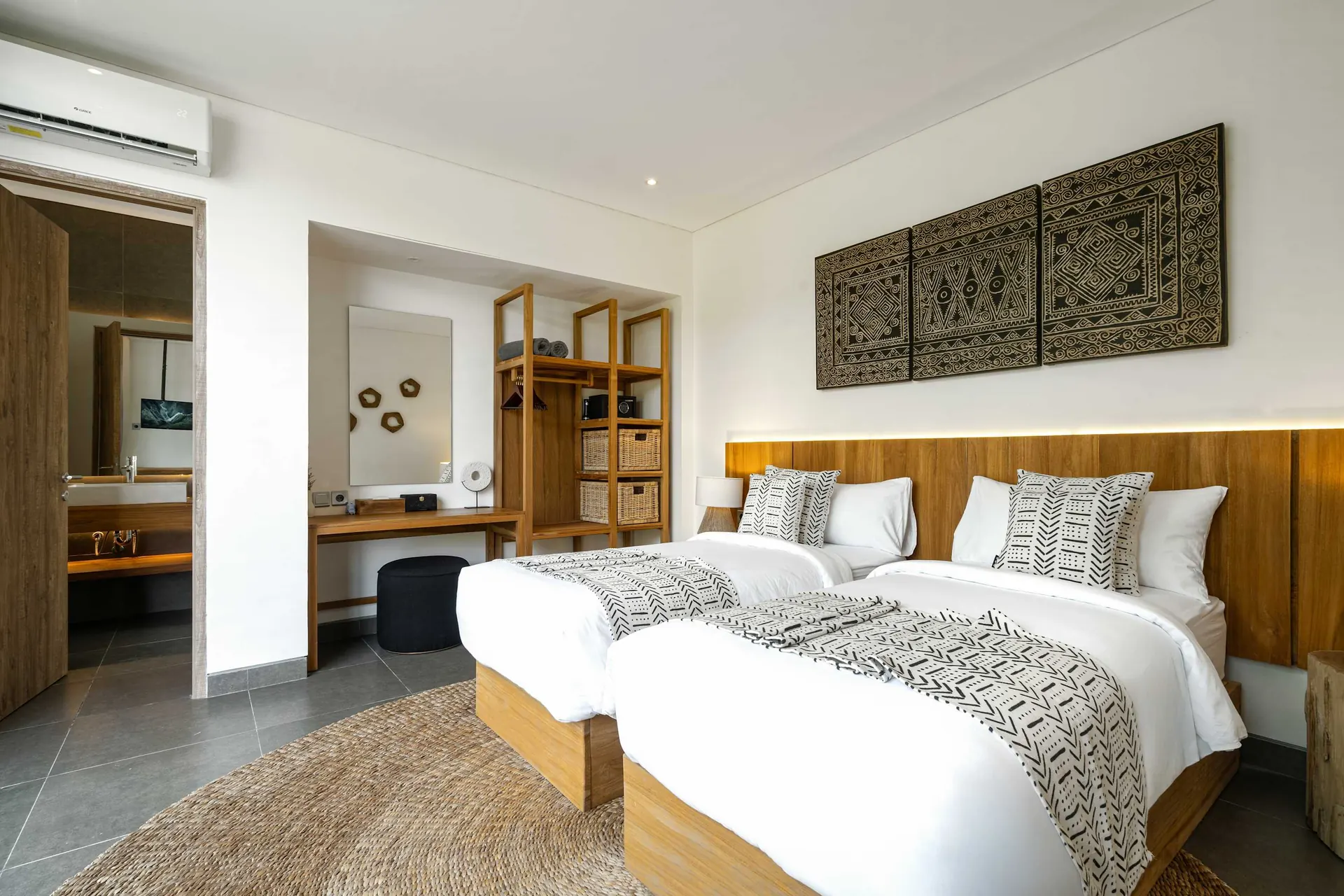3 BR Rice-Field Infinity-Pool Villa Ubud — 3BR Villa Rental in Ubud — image 13