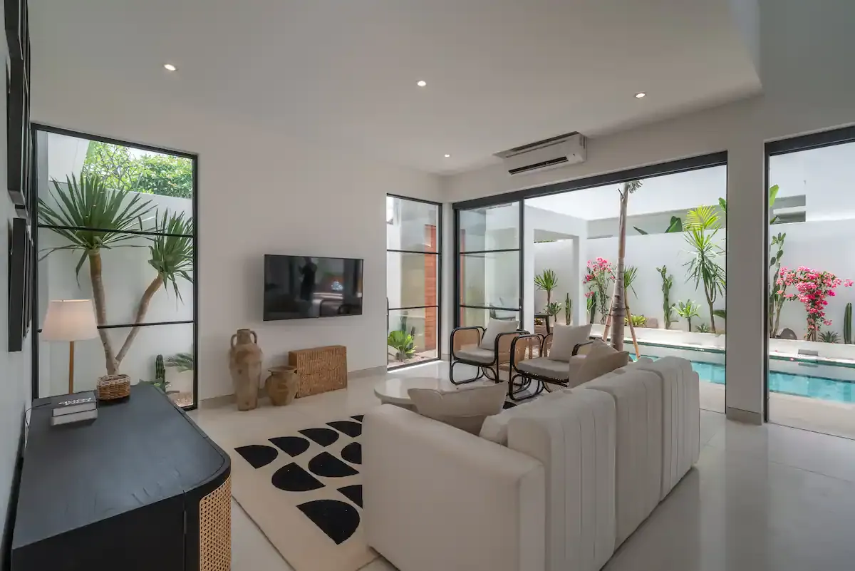 4 BR Modern Fully Staffed Villa Canggu — 4BR Villa Rental in Canggu — image 8