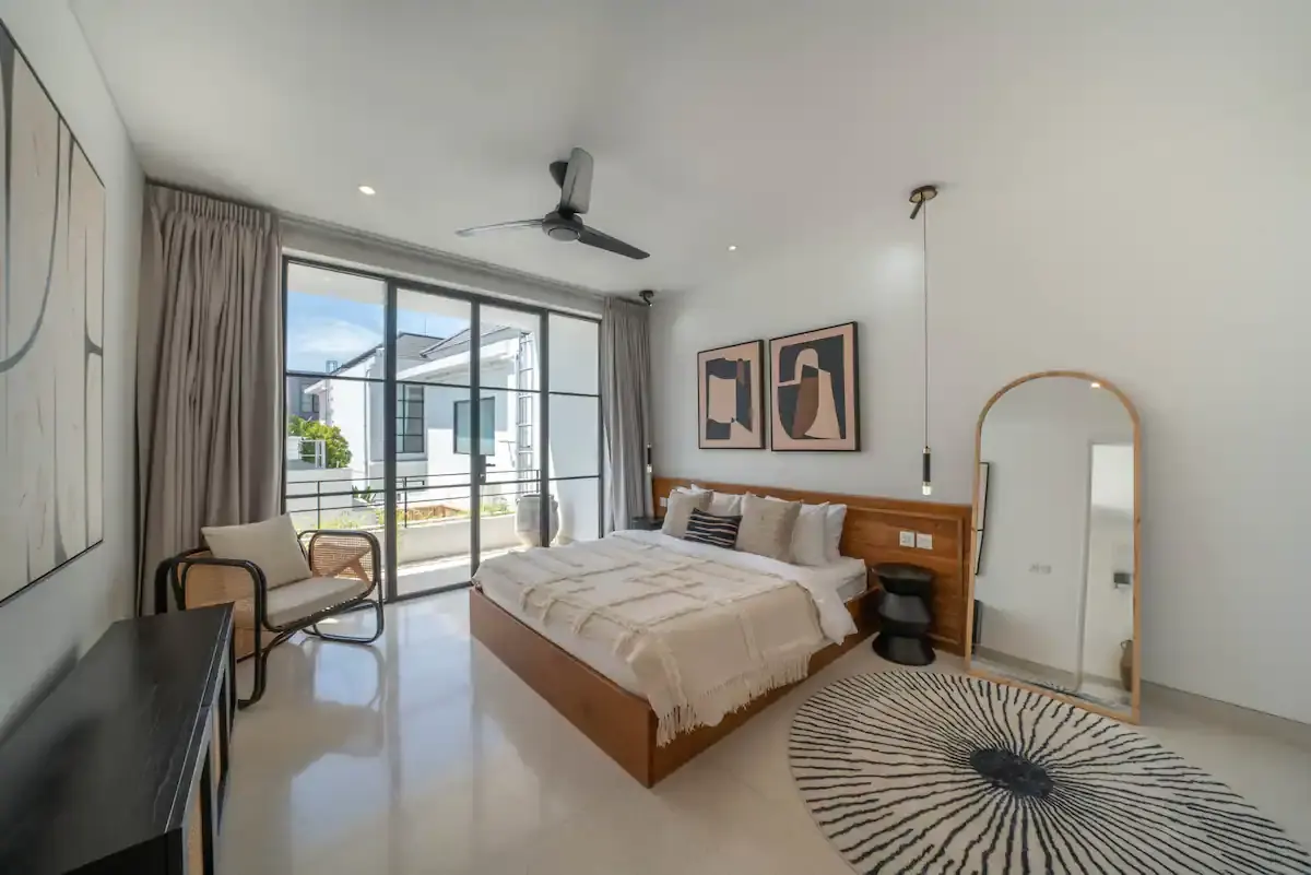 4 BR Modern Fully Staffed Villa Canggu — 4BR Villa Rental in Canggu — image 1