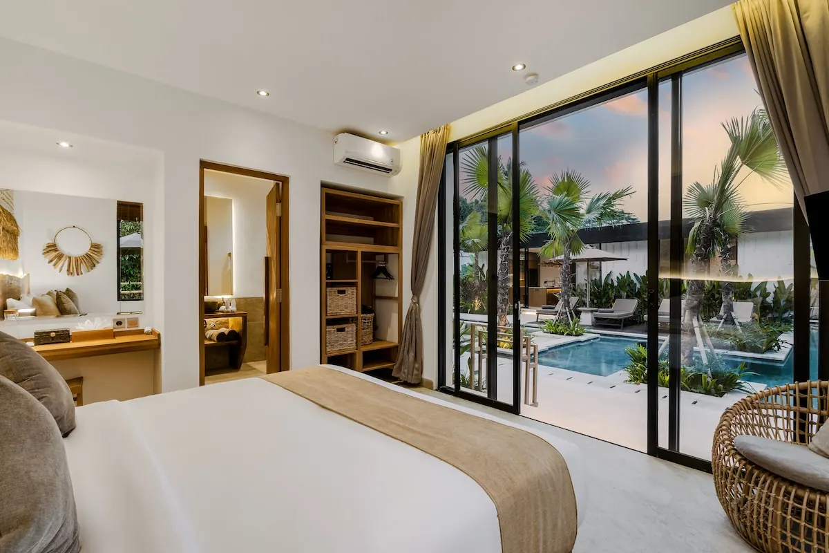 8 BR Tropical-Modern Courtyard Estate Ubud — 8BR Estate Rental in Ubud — image 18