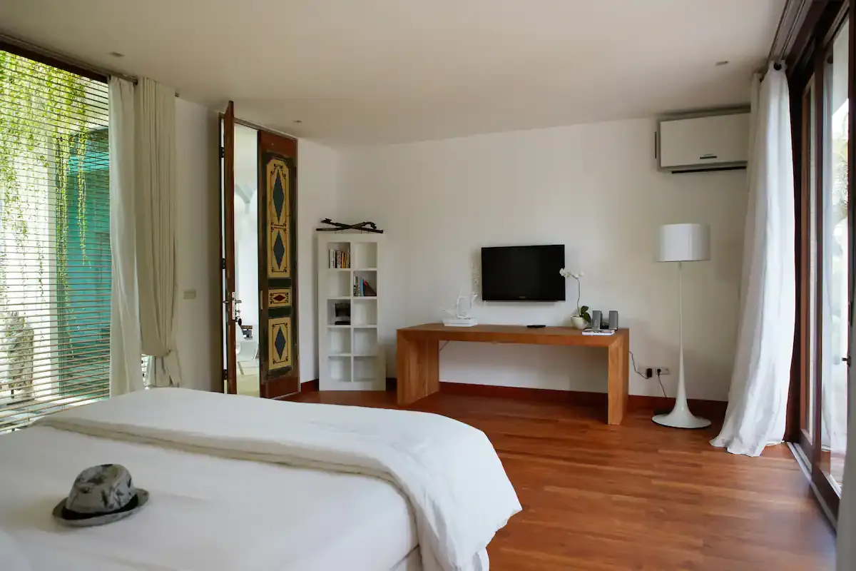 7 BR White Rice-Field Villa Canggu — 7BR Villa Rental in Canggu — image 16