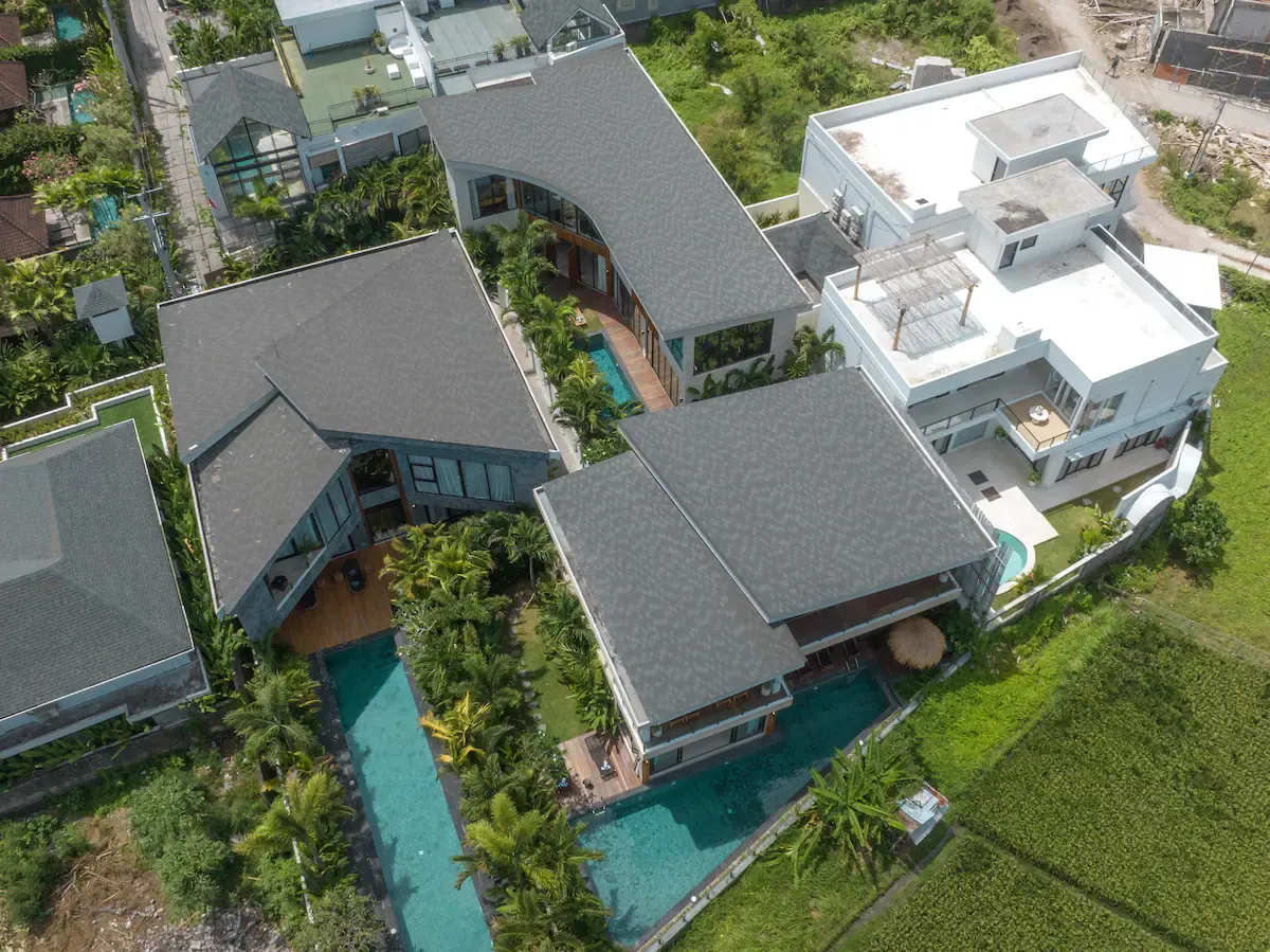 9 BR Walk-to-Beach Pool Estate Canggu — 9BR Estate Rental in Canggu — image 2