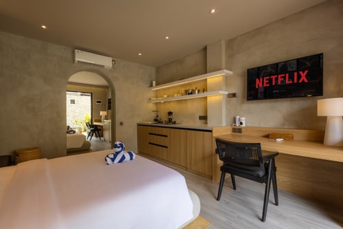 Sleek 1BR Studio with Pool | 10 Mins to Ridge Walk - Ubud, Bali — image 1