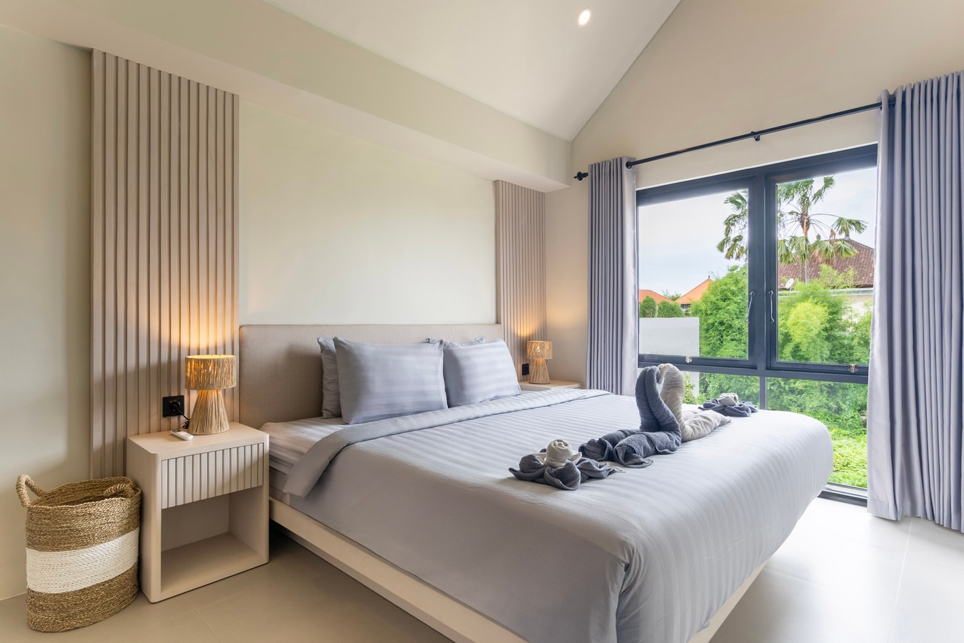 Luxurious 2BR Villa in Berawa | Swimming Pool, Near the Beach - Canggu, Bali — image 7