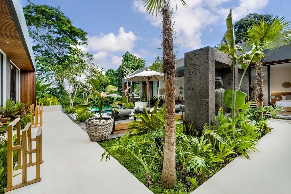 6 BR Infinity-Pool Jungle-View Retreat Ubud — 6BR Villa Rental in Ubud — image 4