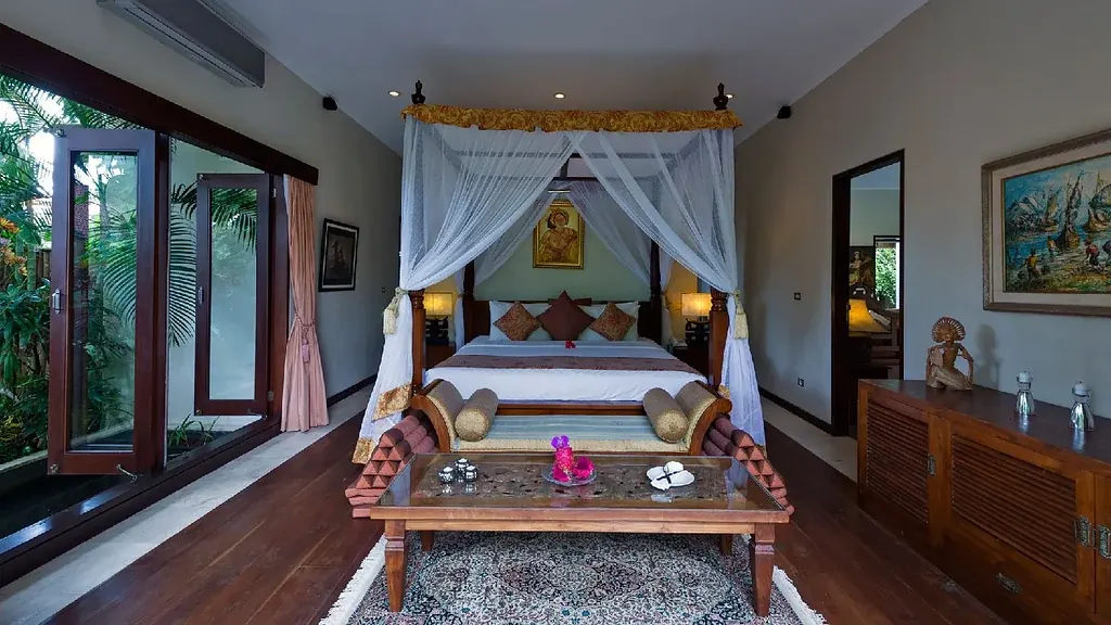 5 BR Private Villa Seminyak — 5BR Villa Rental in Seminyak — image 15