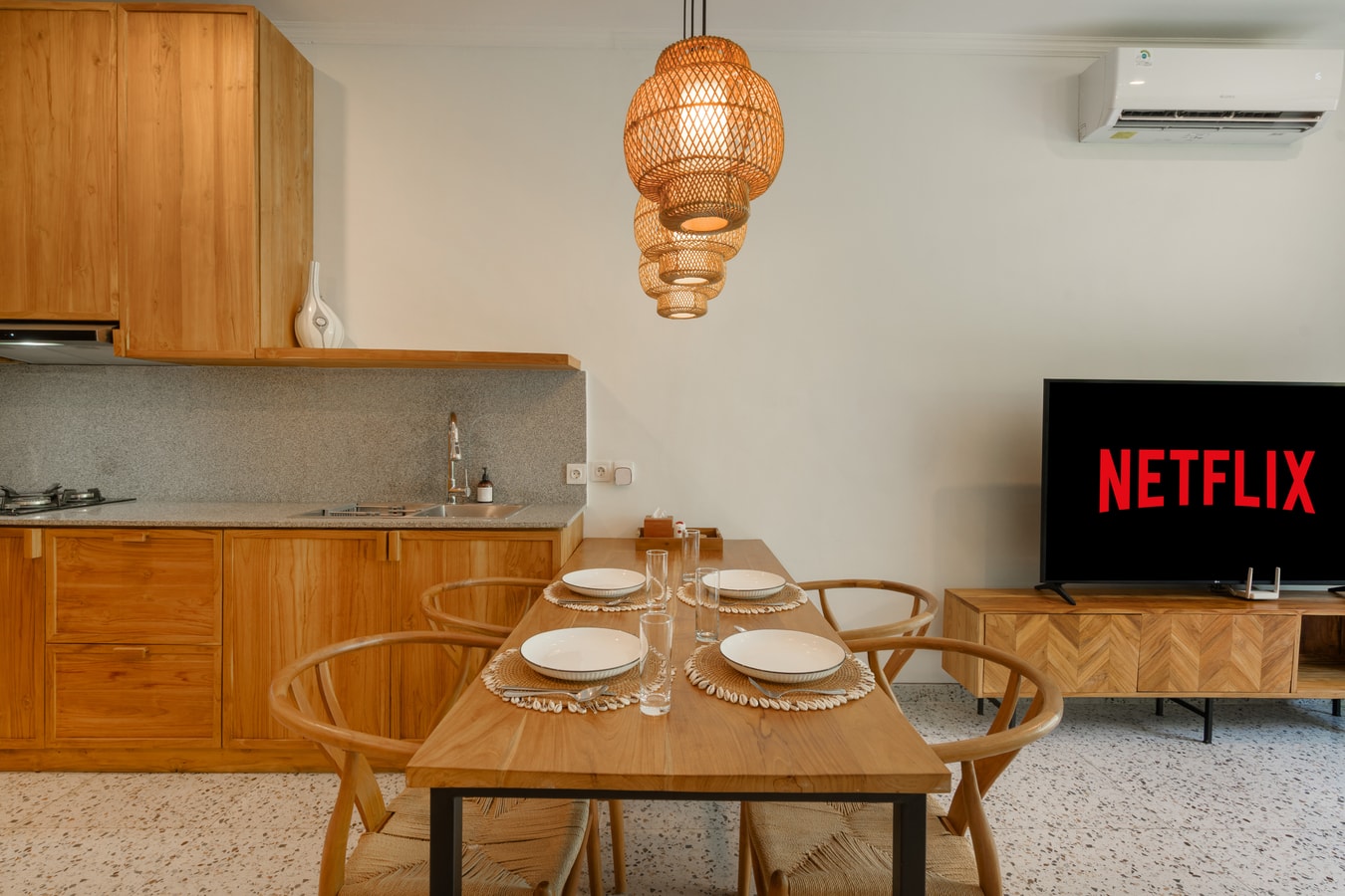 Beachtown Berawa 2BR Pool Villa | Near Cafe in Tibubeneng, Bali — image 3