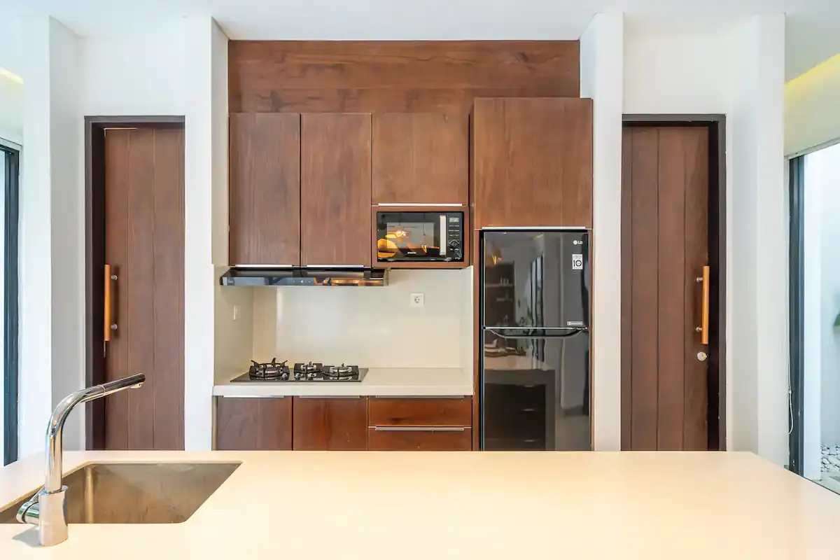 3 BR Walk-to-Beach Tropical-Modern Villa Canggu — 3BR Villa Rental in Canggu — image 10